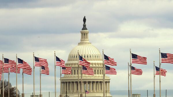 Здание конгресса США на Капитолийском холме в Вашингтоне