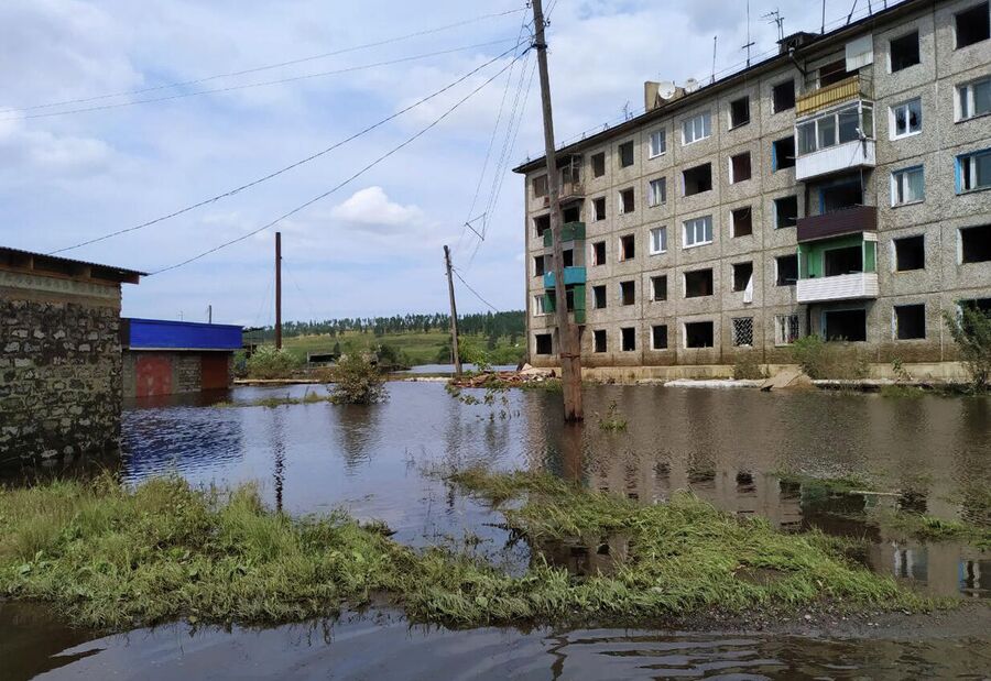 Затопленная улица в городе Тулун в Иркутской области