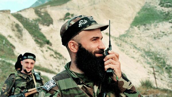 Чеченский полевой командир Шамиль Басаев в Ботлихском районе. 11 августа 1999 