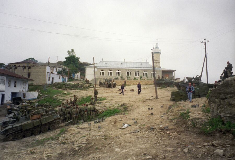 Село Новолакское. Ополченцы и милиционеры