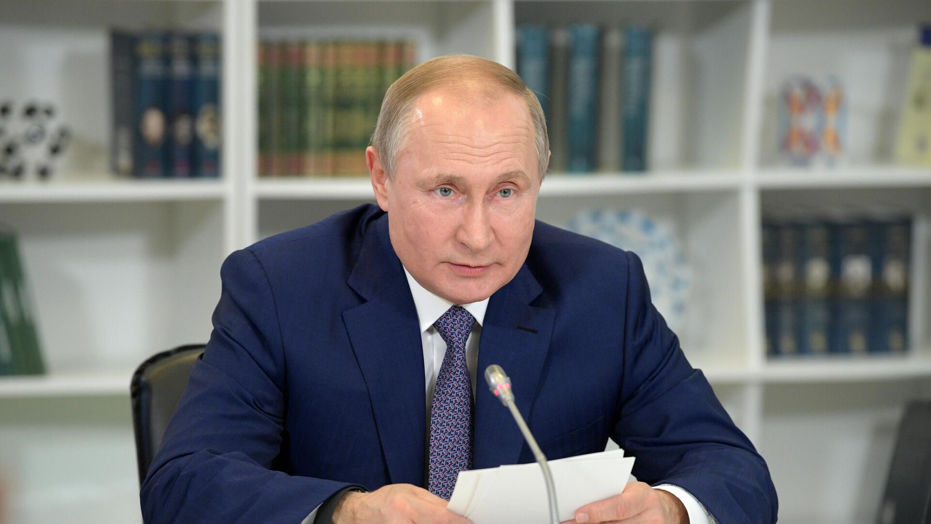 Путин осмотрел ряд экспозиций в новой музыкальной школе "Сириуса"