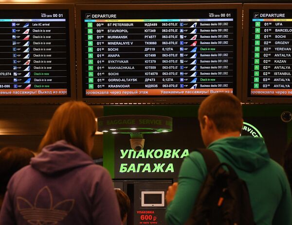 Электронное табло с информацией о рейсах в аэропорту Внуково имени А. Н. Туполева
