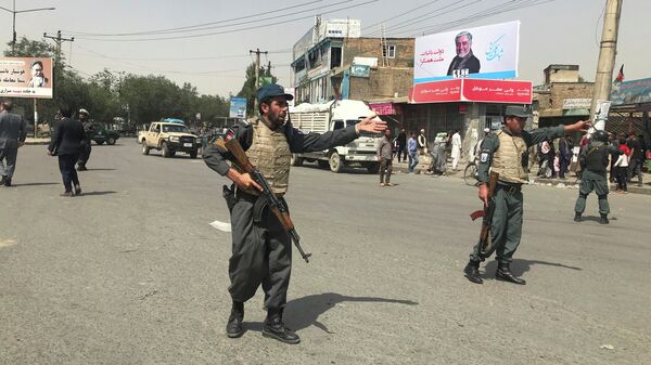 Полицейские возле места взрыва в Кабуле, Афганистан. 7 августа 2019 года