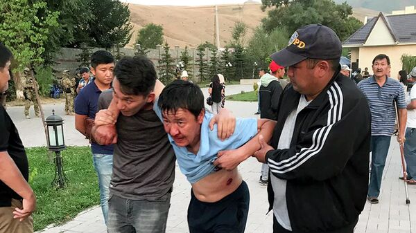 Раненный в результате штурма дома Алмазбека Атамбаева в селе Кой-Таш