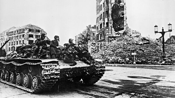 Советский танк в районе Шарлоттенбурга. Бои за Берлин
