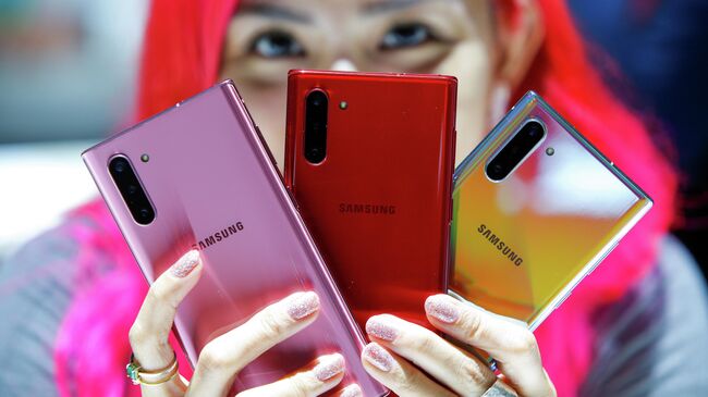 Смартфоны Samsung Galaxy Note 10 во время презентации в Бруклине, Нью-Йорк. 7 августа 2019