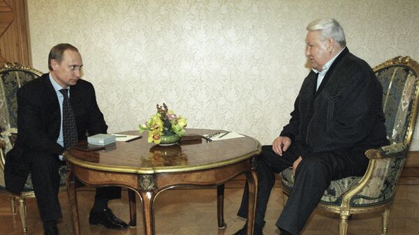 Первый Президент РФ Борис Ельцин поздравляет и. о. Президента РФ Владимира Путина с победой в первом туре президентских выборов