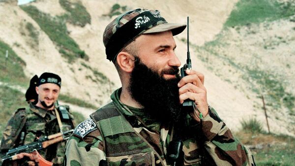 Чеченский полевой командир Шамиль Басаев в Ботлихском районе, Дагестан. 11 августа 1999 года
