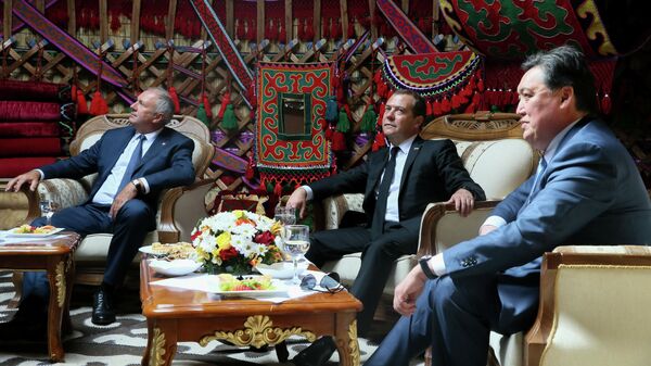 Дмитрий Медведев на заседании совета премьер-министров стран ЕАЭС в узком составе в культурно-этнографическом комплексе Рух в Чолпон-Ате,  Киргизия. 9 августа 2019