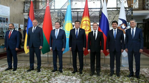  Дмитрий Медведев во время встречи президента Киргизии Сооронбая Жээнбекова  с главами делегаций Евразийского межправительственного совета стран  ЕАЭС в Чолпон-Ате. 9 августа 2019