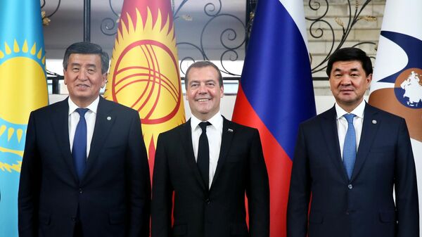 Дмитрий Медведев во время встречи президента Киргизии Сооронбая Жээнбекова  с главами делегаций Евразийского межправительственного совета стран ЕАЭС в Чолпон-Ате. 9 августа 2019
