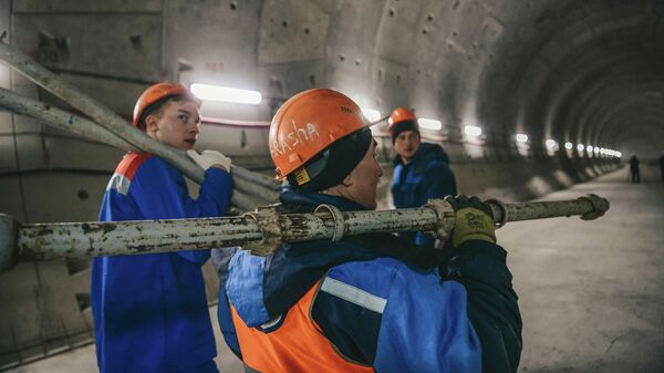 Рабочие на строительстве станции Юго-Восточная Некрасовской линии Московского метрополитена