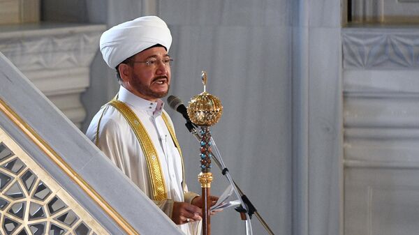Председатель совета муфтиев России Равиль Гайнутдин на богослужении в честь праздника Курбан-Байрам в Московской соборной мечети