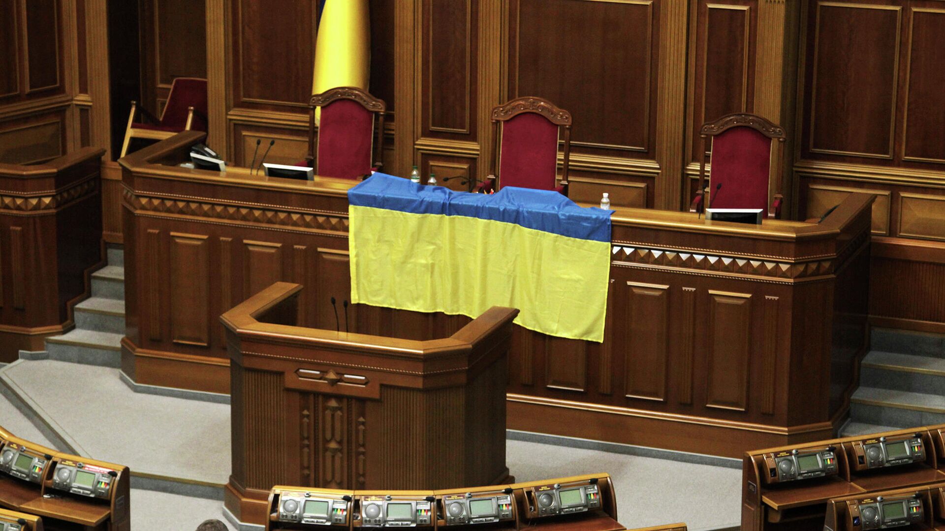 Флаг Украины в зале Верховной рады - РИА Новости, 1920, 04.12.2021