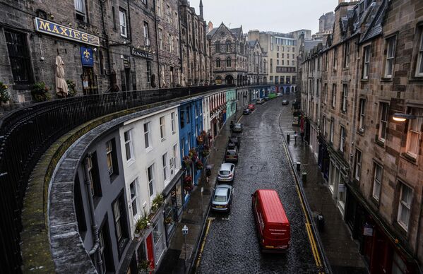 Вид на Виктория стрит в Эдинбурге