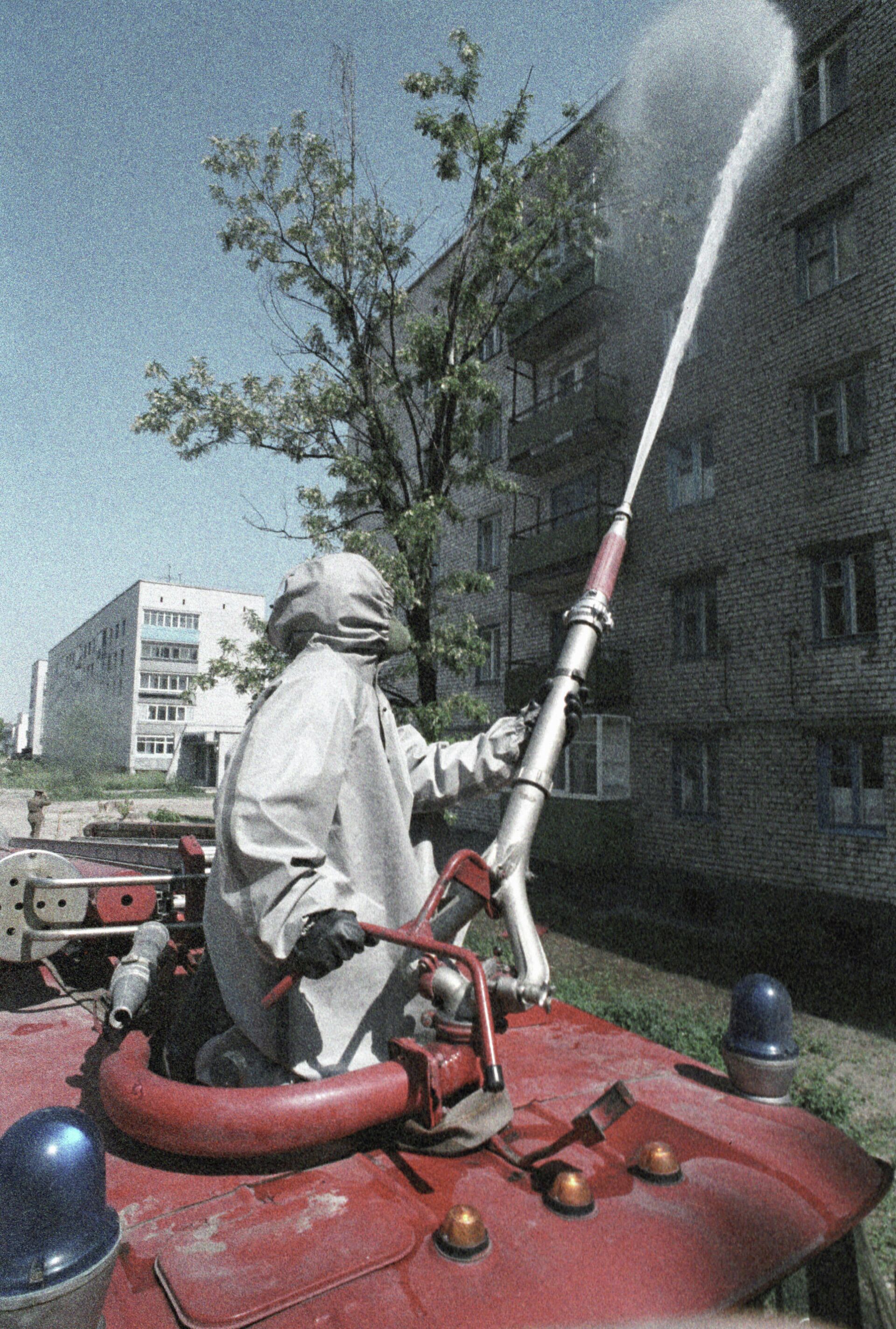 Дезактивация жилых зданий в городе Чернобыле после аварии - РИА Новости, 1920, 26.04.2021