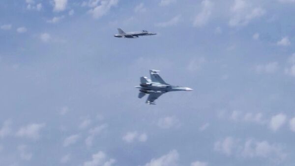 Истребитель НАТО F-18 и истребитель морской авиации Балтийского флота Су-27