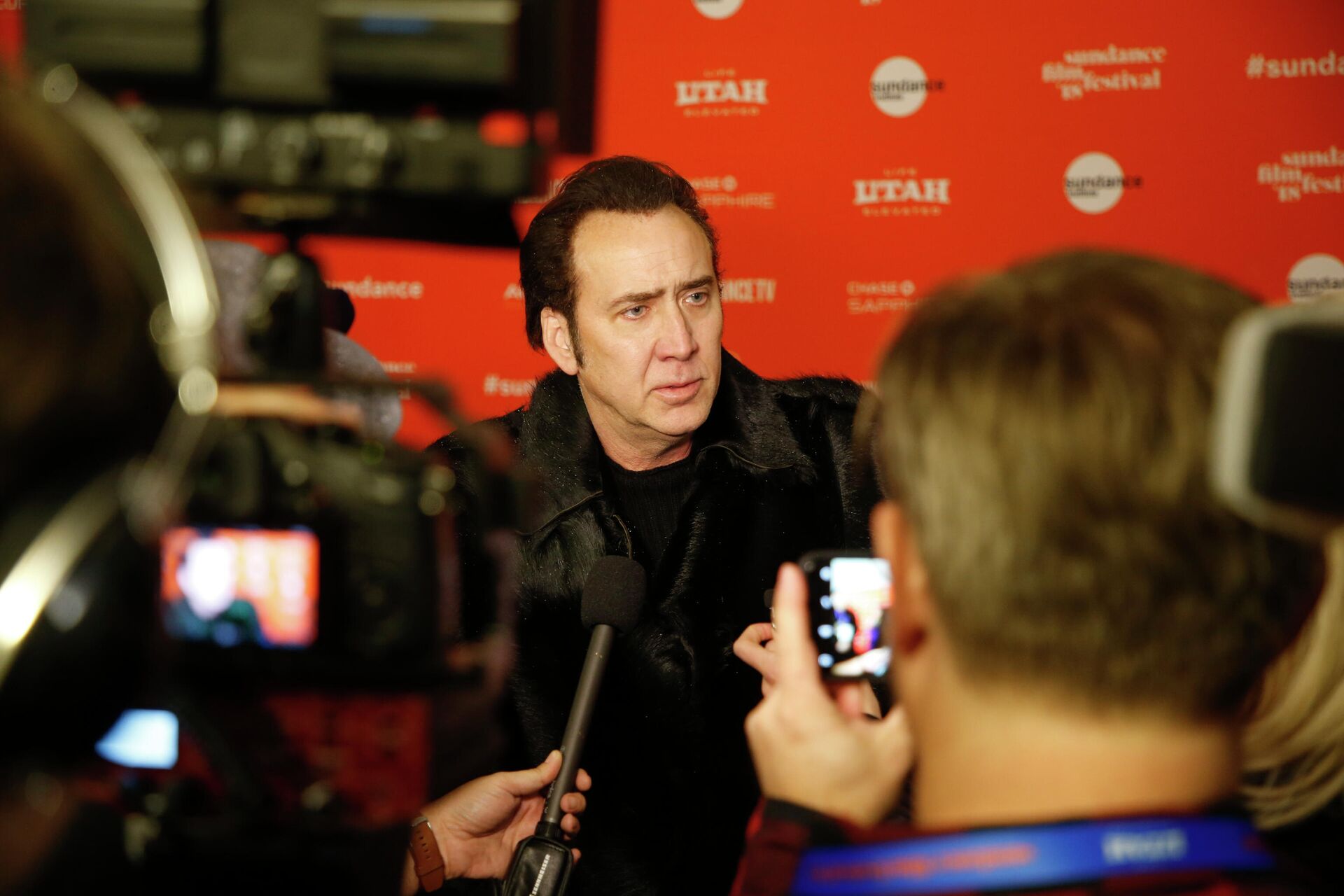 Актер Николас Кейдж дает интервью на премьере фильма Мэнди во время кинофестиваля Сандэнс в Парк-Сити, штат Юта Актер Николас Кейдж дает интервью на премьере фильма Мэнди во время кинофестиваля Сандэнс в Парк-Сити, штат Юта - РИА Новости, 1920, 27.10.2025