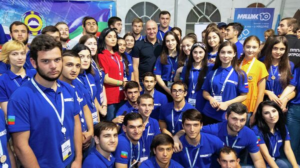 Глава КЧР на форуме Машук 2019 сыграл с молодежью в игру Лига эрудитов