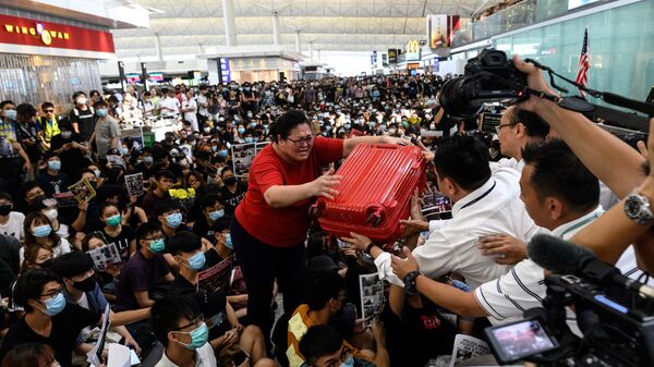 Акция протеста в аэропорту Гонконга