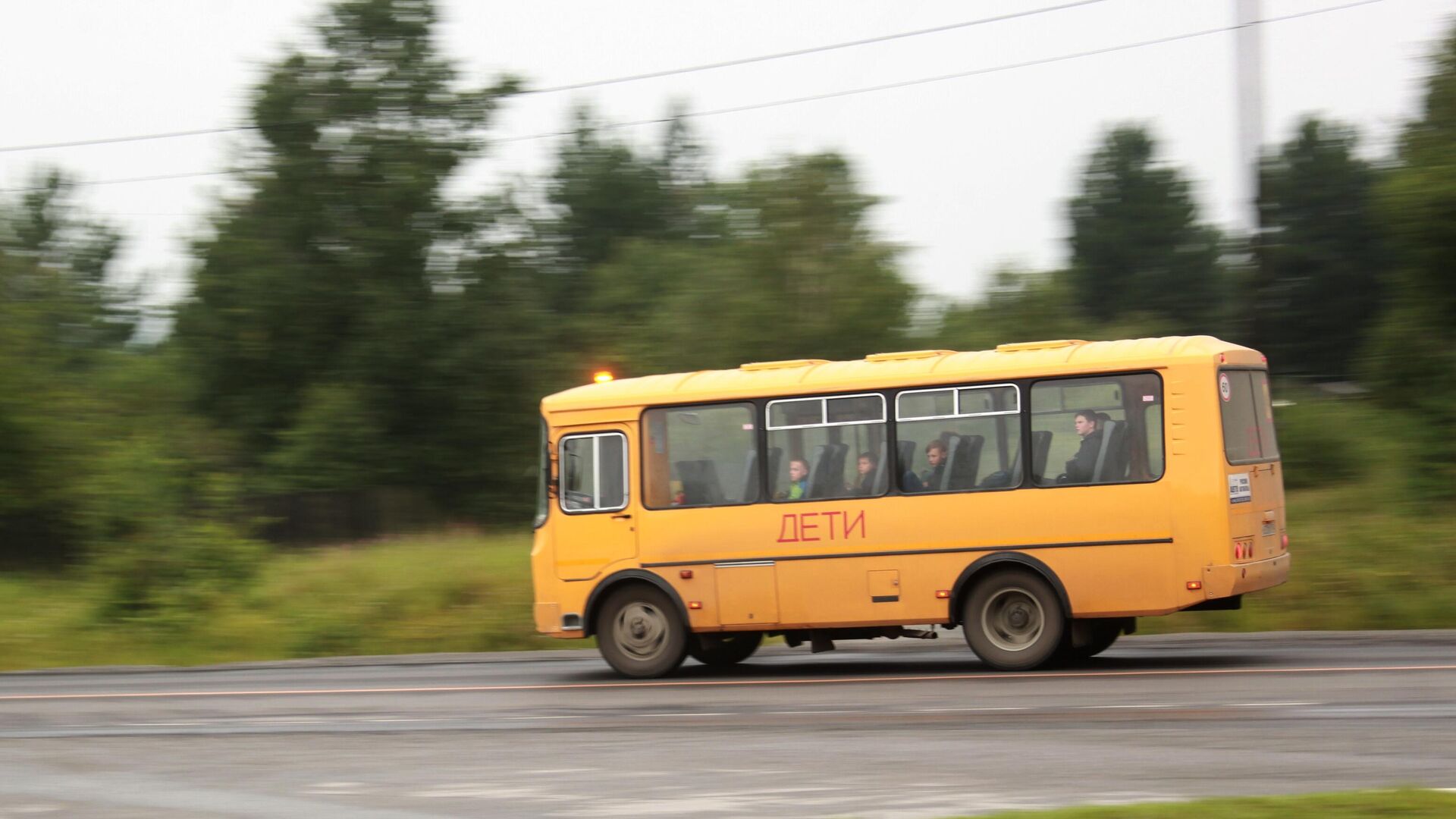 Автобус с детьми - РИА Новости, 1920, 01.10.2021
