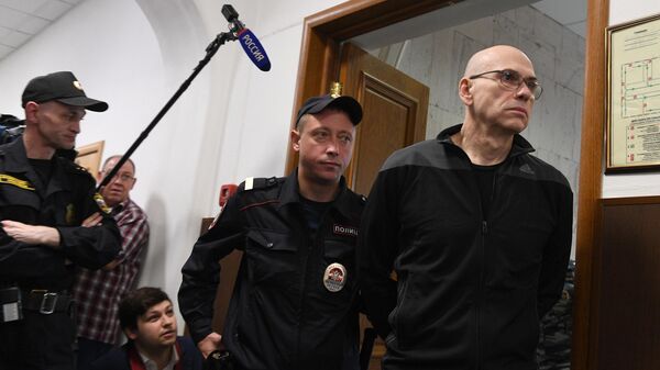 Бывший министр финансов Московской области Алексей Кузнецов перед заседанием Басманного суда Москвы