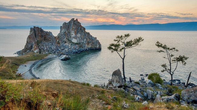 Скала Шаманка и мыс Бурхан на острове Ольхон