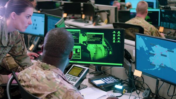 Сотрудники эскадрильи сетевых операций базы ВВС США Лекленд