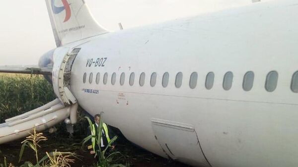 Самолет А-321 с пассажирами на борту совершил жесткую посадку в Подмосковье