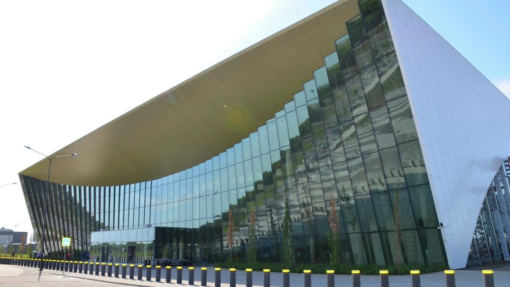 Аэропорт в Саратове приостановил прием и отправку самолетов