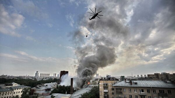 Пожар в ангаре на севере Москвы