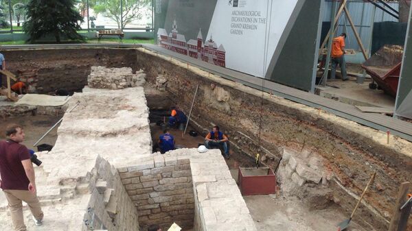Археологи проводят раскопки в Московском Кремле