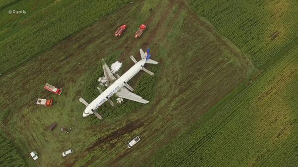 Самолет А321 авиакомпании Уральские авиалинии с пассажирами на борту совершил аварийную посадку в Подмосковье