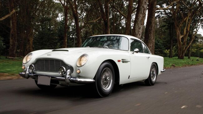 Автомобиль Джеймса Бонда Aston Martin DB5