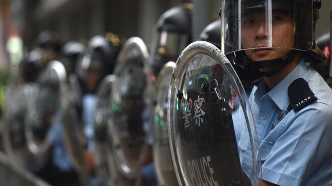 Полицейские во время акции протеста в Гонконге