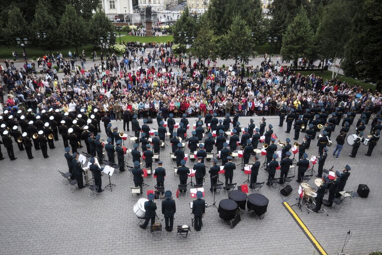 Выступление сводного оркестра в Александровском саду во время закрытия фестиваля Военные оркестры в парках