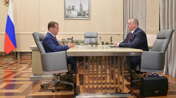 Дмитрий Медведев и председатель правления и президент ПАО Транснефть Николай Токарев во время встречи