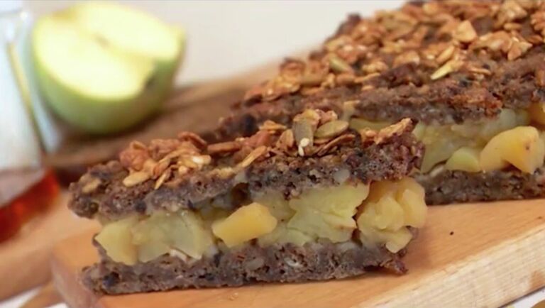 Пудинг из черного хлеба и яблок