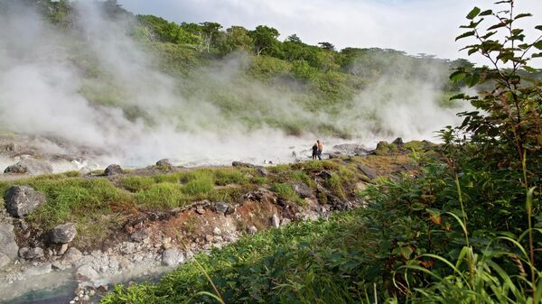 Река Кипящая у подножия вулкана Баранского на острове Итуруп