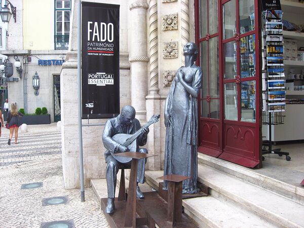 Памятник исполнителям фаду в Лиссабоне