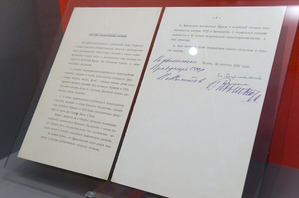 Секретный дополнительный протокол к договору о ненападении между Германией и Советским союзом, представленный на открытии историко-документальной выставки 1939 год. Начало Второй мировой войны