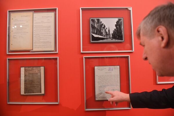 Экспонаты, представленные на открытии историко-документальной выставки 1939 год. Начало Второй мировой войны в Выставочном зале федеральных архивов в Москве