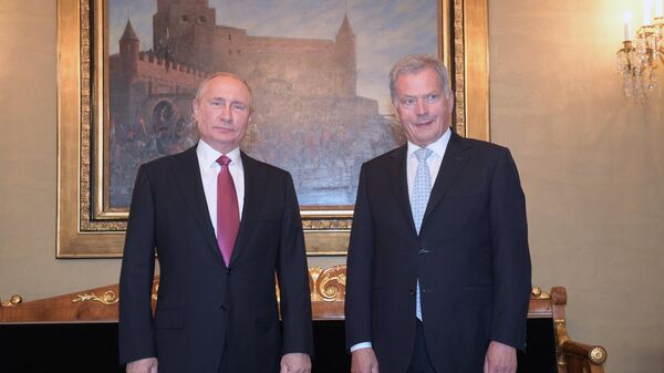 Президент РФ Владимир Путин и президент Финляндии Саули Ниинистё во время встречи в президентском дворце в Хельсинки