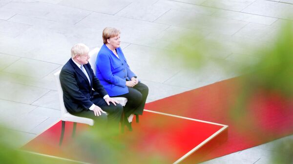 Премьер-министр Великобритании Борис Джонсон и канцлер Германии Ангела Меркель во время встречи в Канцелярии в Берлине, Германия. 21 августа 2019  