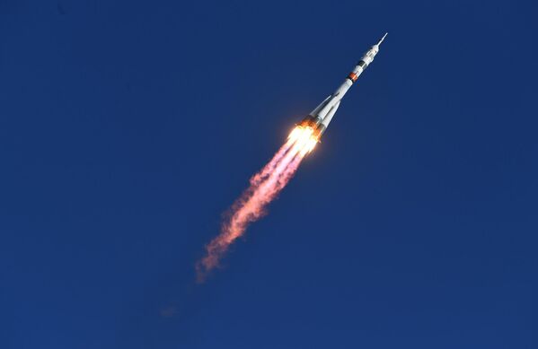 Запуск ракеты-носителя Союз-2.1а с пилотируемым кораблем Союз МС-14
