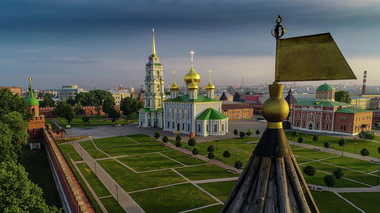 Тульский кремль. В центре: Успенский собор. Справа: флажок на крыше Никитской башни. - РИА Новости, 1920, 06.11.2020