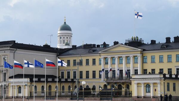 Флаги России и Финляндии