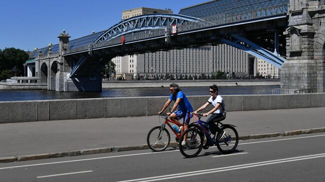 Пешеходный Пушкинский мост в Москве