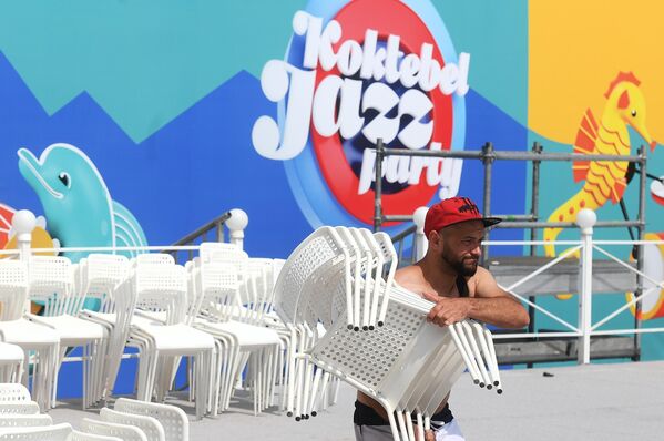Подготовка к ежегодному международному джазовому фестивалю Koktebel Jazz Party в Коктебеле