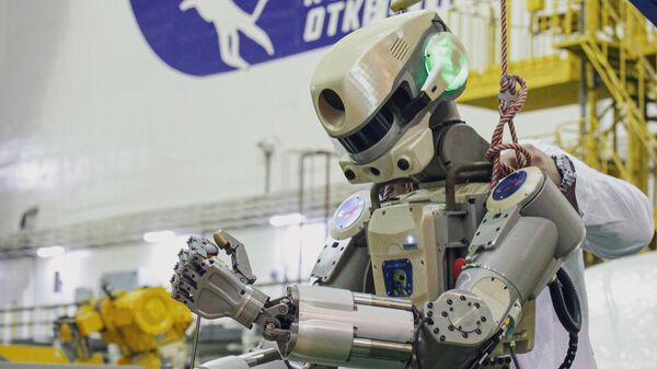 Подготовка робота Skybot F-850 (робота Федора) на Байконуре к полету к МКС